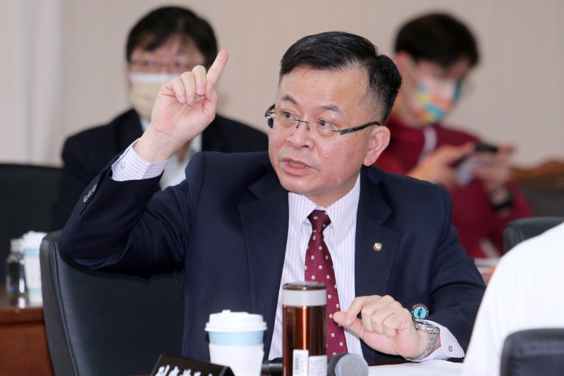 臺灣“通訊傳播委員會”(NCC)負(fù)責(zé)人陳耀祥。（圖源：臺灣“中時新聞網(wǎng)”）