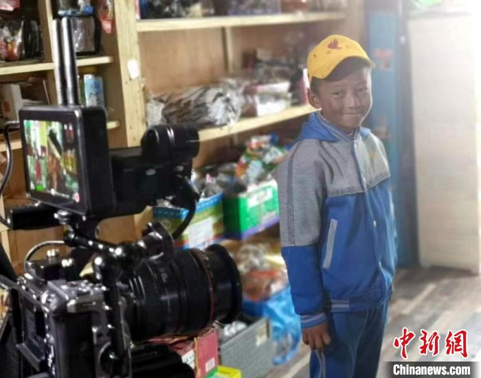 圖為《風的孩子》拍攝現場?！∑照?攝