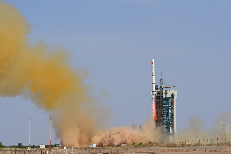 首顆內(nèi)地與澳門合作研制的空間科學(xué)衛(wèi)星“澳門科學(xué)一號(hào)”發(fā)射現(xiàn)場(chǎng)。（圖源：新華網(wǎng)）
