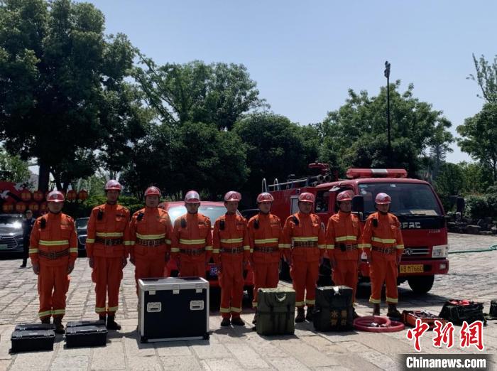 惠山古鎮(zhèn)歷史文化街區(qū)配備了專業(yè)消防人員。　孫權(quán) 攝