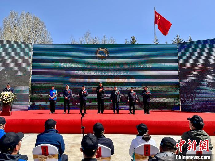 19省區(qū)15支觀鳥隊(duì)伍齊聚青海湖展示生態(tài)保護(hù)成效