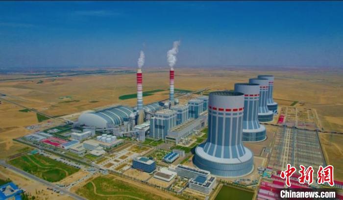 圖為4臺(tái)百萬千瓦超超臨界間接空冷火電機(jī)組?！≡墓﹫D