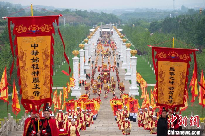 “問祖炎帝 尋根高平”癸卯年海峽兩岸同胞神農(nóng)炎帝故里民間拜祖典禮在山西高平炎帝陵舉行?！」鶉鴤?攝
