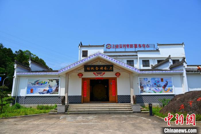 上金貝畬族館?！∮嗌强?攝