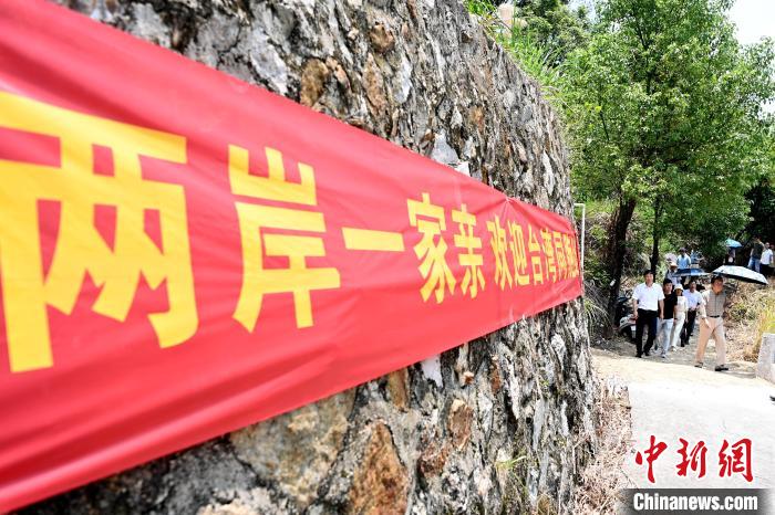 6月2日，張榮恭回到祖籍地詔安縣秀篆鎮(zhèn)北坑村尋根祭祖?！埥鸫?攝