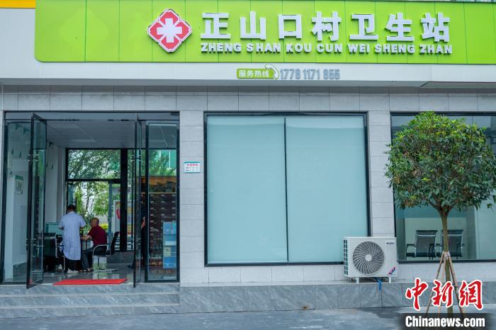 新建的眉山市東坡區(qū)多悅鎮(zhèn)正山口村衛(wèi)生站?！⒅铱?攝