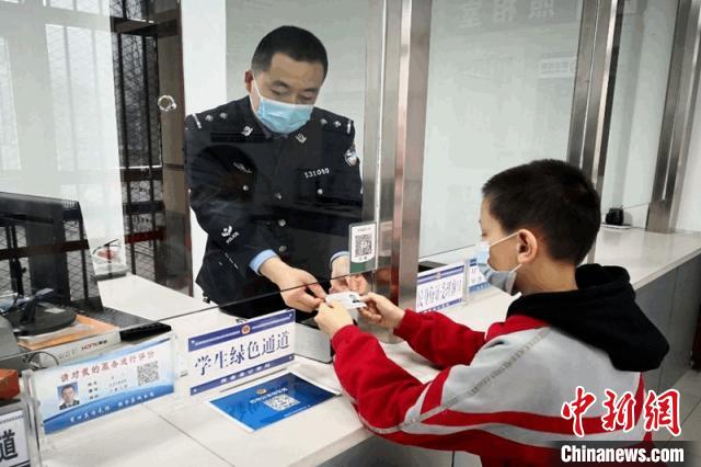 新疆各地公安機關(guān)多舉措護航高考