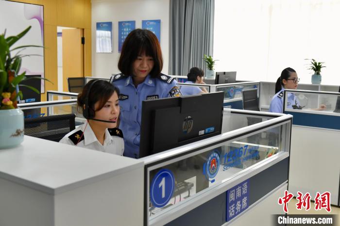 廈門邊檢總站12367服務平臺搭“連心橋”臺胞贊“閩南語服務很親切”