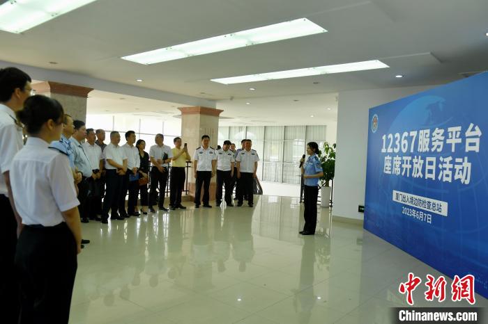 圖為12367服務平臺座席開放日現(xiàn)場?！‰遂?攝