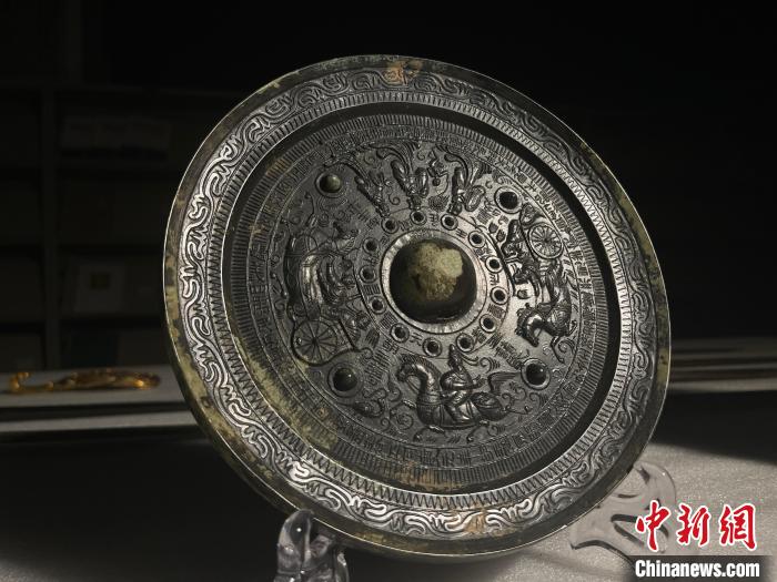 最早記載昭君出塞的東漢銅鏡流落民間，是誰在盜掘倒賣？