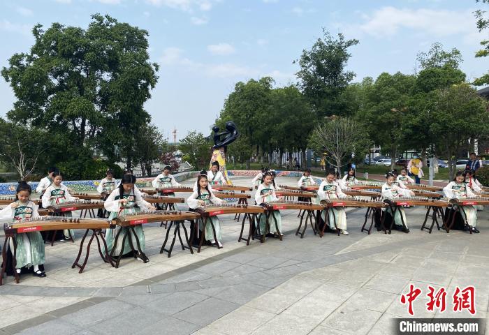 文化和自然遺產(chǎn)日，揚州小朋友古箏合奏《茉莉花》?！〈藜衙?攝