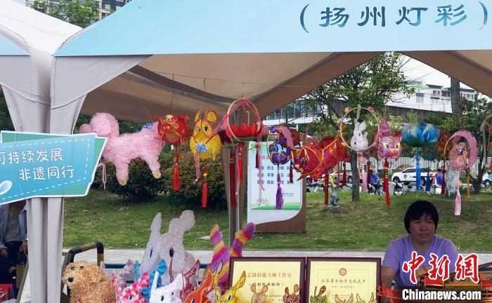 揚州燈彩展示?！〈藜衙?攝