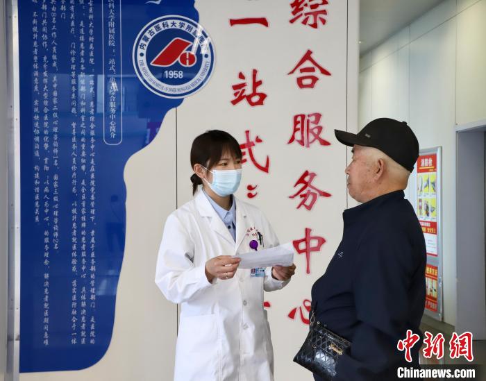 探訪醫(yī)院里的“隱身人”：是醫(yī)者，亦是心靈守護(hù)人