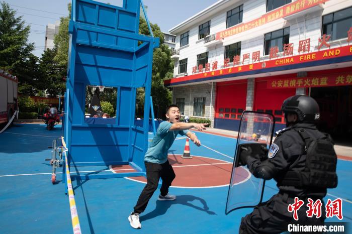 共筑人民城市“平安盾”上海公安、消防夏季聯(lián)合實(shí)戰(zhàn)大練兵