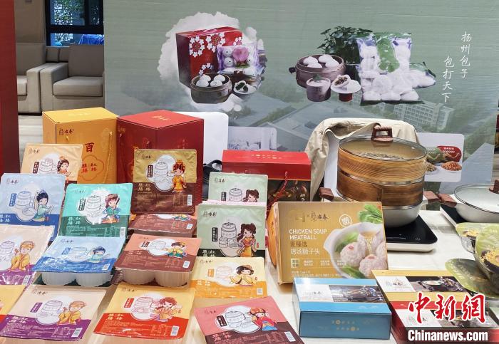 揚州淮揚菜預(yù)制菜展示?！〈藜衙?攝