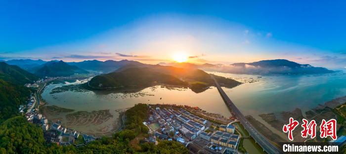溪邳村背山靠海，風(fēng)光旖旎。(資料圖) 吳慶堂 攝