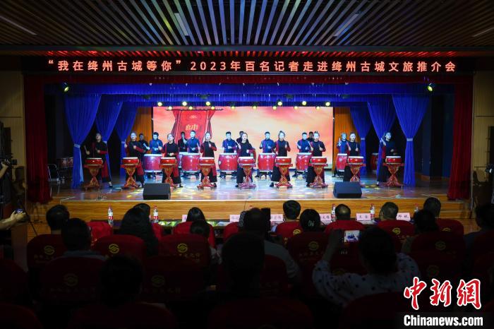 媒體記者游古城、賞非遺、品美食，感受當(dāng)?shù)睾裰氐奈幕滋N?！∥淇〗?攝