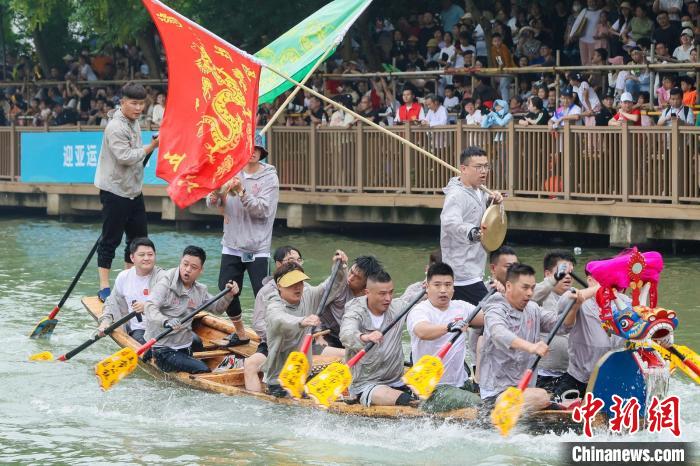 五常龍舟勝會(huì)現(xiàn)場(chǎng)?！∥宄＝值拦﹫D
