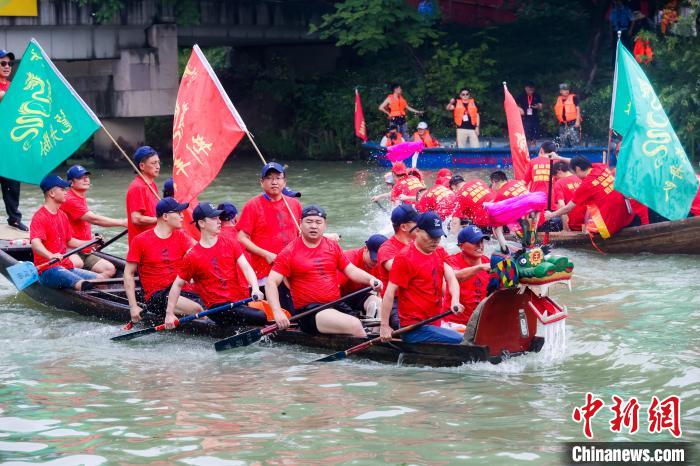 五常龍舟勝會(huì)現(xiàn)場(chǎng)?！∥宄＝值拦﹫D
