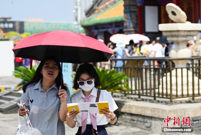 6月22日，端午假期首日，眾多游客游覽沈陽故宮。<a target='_blank' href='/'>中新社</a>記者 于海洋 攝