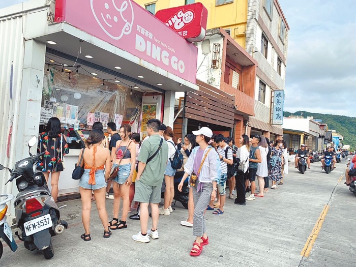 臺東縣綠島鄉(xiāng)端午連假涌入5000名游客，用電量也隨之暴增