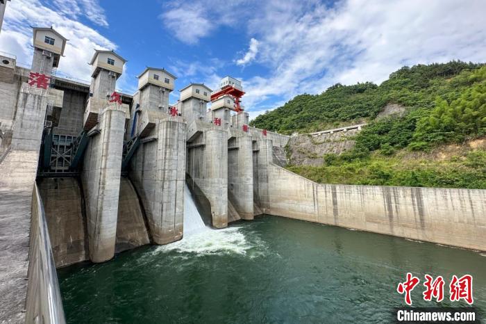 圖為落久水利樞紐工程?！№f國政 攝