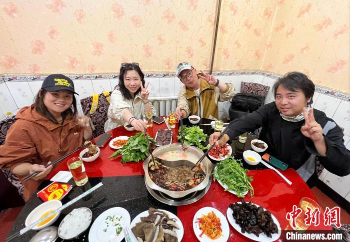 深度體驗“最孤獨(dú)城市”茫崖旅行達(dá)人提議打造獨(dú)特IP