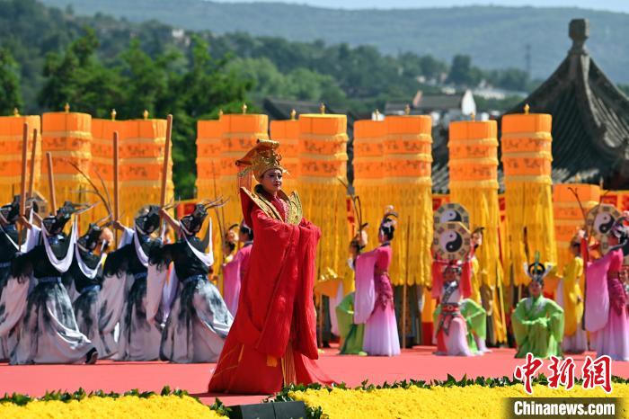 6月22日，“2023(癸卯)年公祭中華人文始祖伏羲大典”在甘肅省天水市舉辦。   圖片來(lái)源：中新網(wǎng)