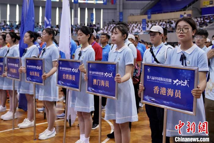 香港、澳門、臺(tái)灣工會(huì)組織的代表隊(duì)參賽。　錢晨菲 攝
