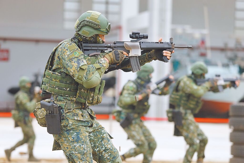 臺(tái)灣網(wǎng)友痛批“3+1兵役方案”讓役男書也讀不好，兵也沒當(dāng)好。(示意圖 報(bào)系資料照) 圖片來(lái)源：臺(tái)灣“中時(shí)新聞網(wǎng)”.jpg