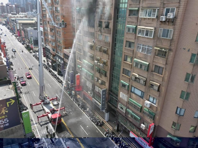 新竹縣竹北市24日發(fā)生瓦斯加壓站壓力異常造成嚴(yán)重氣爆意外。（新竹縣消防局提供／陳育賢新竹傳真） 圖片來(lái)源：臺(tái)灣“中時(shí)新聞網(wǎng)”.jpg