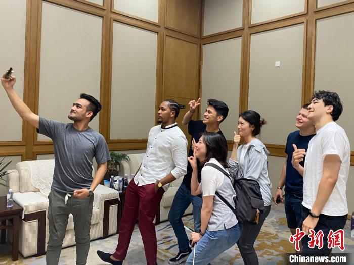 古城揚州實力“圈粉”多國“Z世代”青年?！〈藜衙?攝