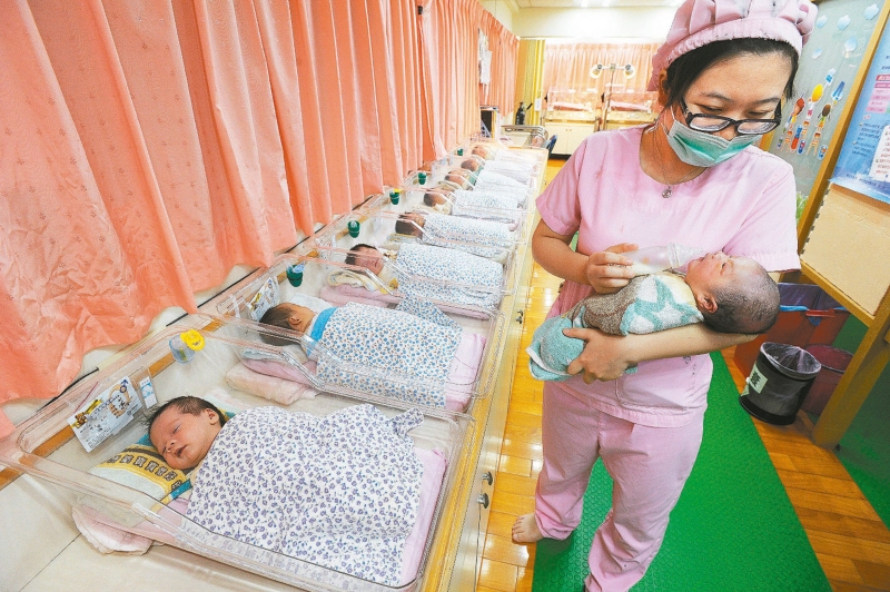數(shù)據(jù)顯示，臺灣新生兒、嬰兒死亡率均創(chuàng)下十年來新高，引發(fā)醫(yī)界關注。（圖源：臺灣《聯(lián)合報》）