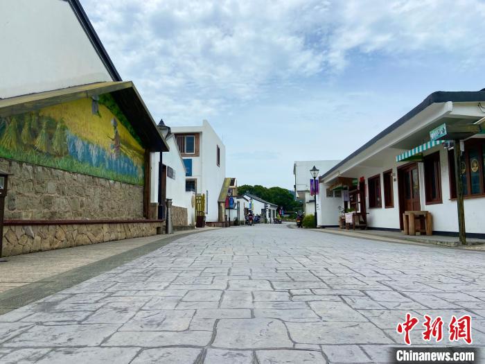舟山市普陀區(qū)展茅街道鄉(xiāng)村一景?！×植?攝