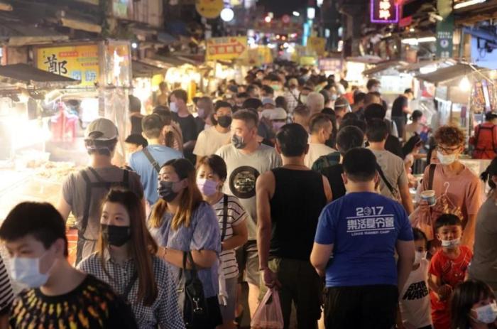 冰粉、雙皮奶、螺螄粉……臺(tái)網(wǎng)友發(fā)帖：臺(tái)灣街頭越來(lái)越多大陸小吃