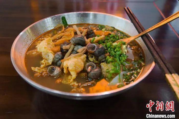 資料圖：配料眾多，令人垂涎欲滴的螺螄粉。