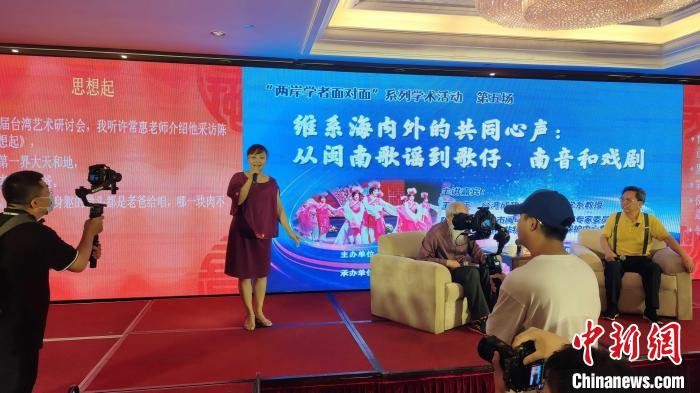 歌仔說唱非遺傳承人張月萍女士現(xiàn)場演唱?！罘?攝