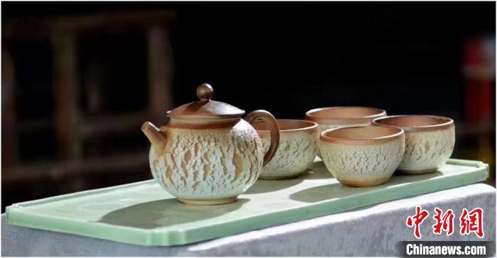 圖為柴窯瓷器成品?！⊙Τ切麄鞑?供圖
