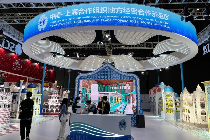 在上海舉行的第五屆中國(guó)國(guó)際進(jìn)口博覽會(huì)上，一些上海合作組織國(guó)家的特色商品紛紛亮相。
