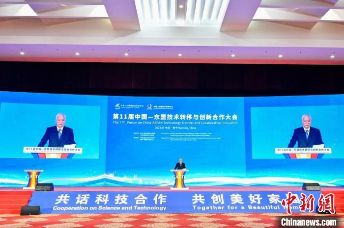圖為中國科學(xué)技術(shù)部部長王志剛在會上發(fā)表主旨演講。　廣西科技廳供圖
