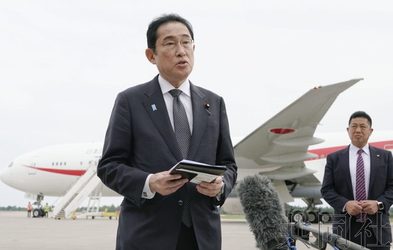 7月12日，日本首相岸田文雄在訪問地立陶宛接受媒體采訪。（圖源：日本共同社）