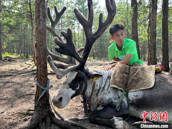 圖為32名臺(tái)胞盛夏踏訪使鹿部落現(xiàn)場(chǎng)?！?nèi)蒙古臺(tái)聯(lián)供圖