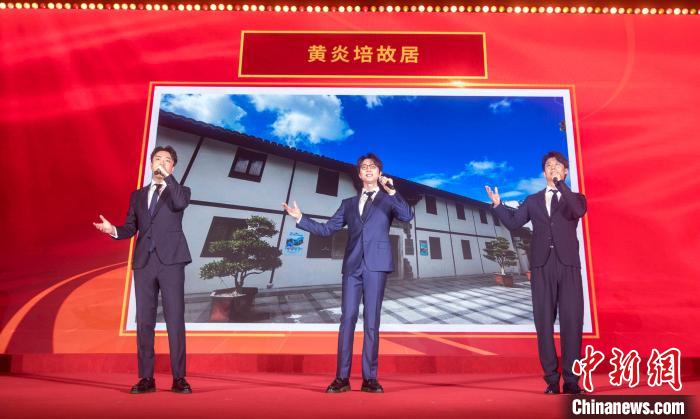 民主黨派成員共同演繹歌曲《人民之城》?！∩虾Ｊ形y戰(zhàn)部供圖