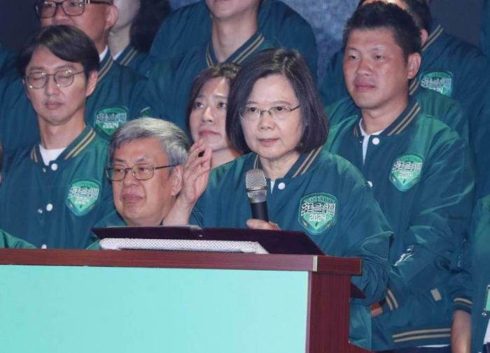 民進(jìn)黨“全代會”16日在臺北圓山大飯店舉行，蔡英文一句“冷氣還不錯”引發(fā)熱議
