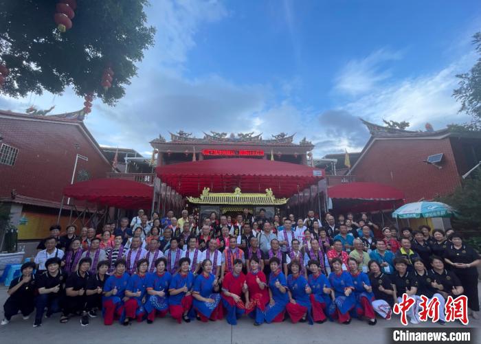 兩岸媽祖信眾合影留念?！↓埼膮^(qū)委臺(tái)港澳辦供圖