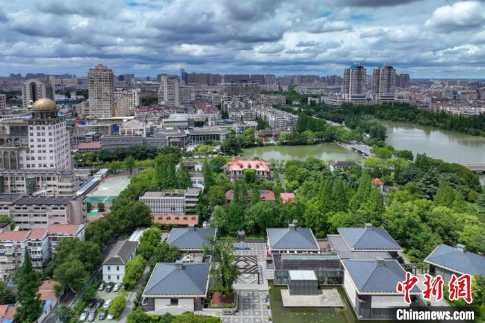 中國第一座公共博物館——南通博物苑坐落于風(fēng)光秀美的濠河之濱?！°蟛?攝
