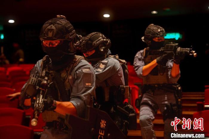 香港警方舉行代號(hào)“紫焰”反恐演習(xí)模擬襲擊慶祝活動(dòng)