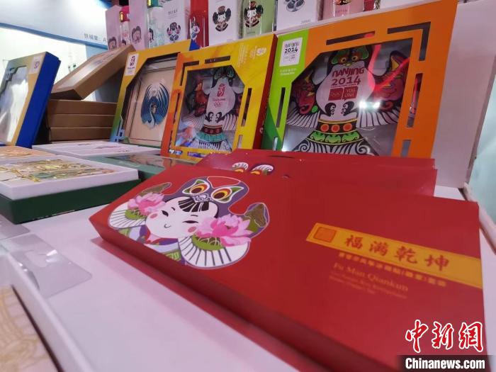 圖為“曹氏風(fēng)箏”的文創(chuàng)產(chǎn)品?！】姴畡偣﹫D