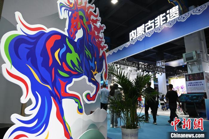 文博會(huì)設(shè)內(nèi)蒙古非遺展區(qū)。劉文華 攝
