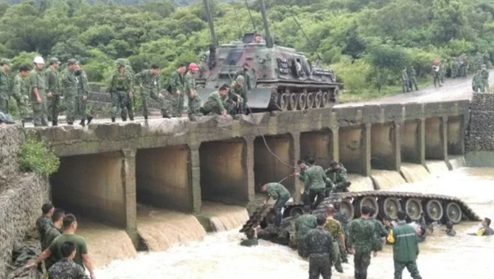 2016年8月16日，臺(tái)軍564旅的CM11戰(zhàn)車發(fā)生墜河意外，四人不幸殉職.PNG